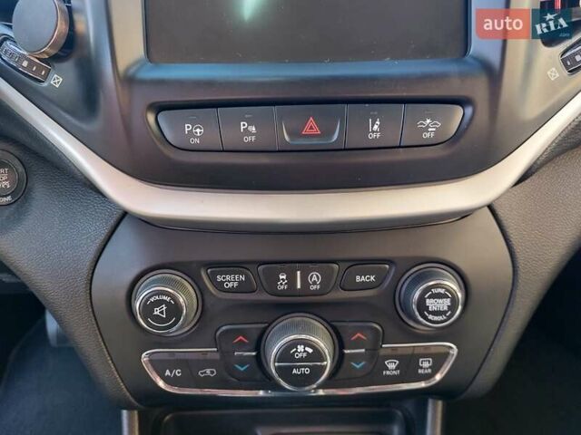 Білий Джип Cherokee, об'ємом двигуна 3.24 л та пробігом 167 тис. км за 12400 $, фото 15 на Automoto.ua