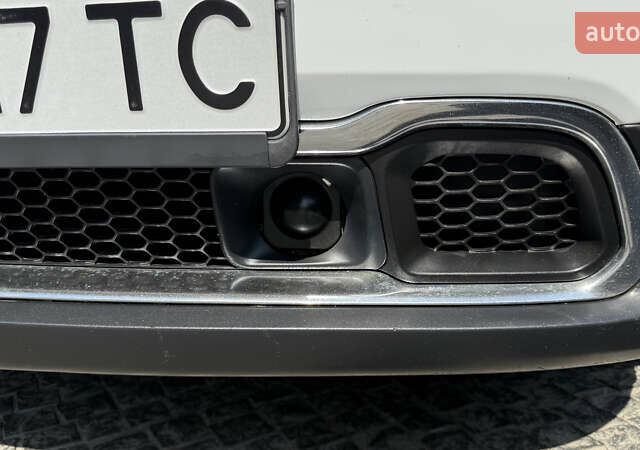 Джип Чероки 2014 в Днепре (Днепропетровске) на Automoto.ua Белый Джип Чероки, объемом двигателя 2.36 л и пробегом 359 тыс. км за 13300 $, фото 30 на Automoto.ua