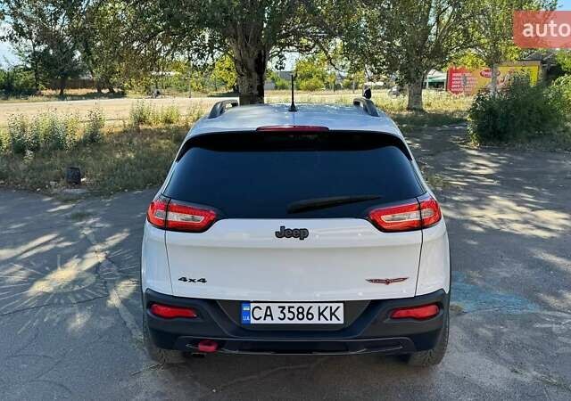 Белый Джип Чероки, объемом двигателя 2.36 л и пробегом 235 тыс. км за 13800 $, фото 6 на Automoto.ua