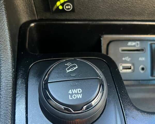 Білий Джип Cherokee, об'ємом двигуна 3.24 л та пробігом 146 тис. км за 16700 $, фото 9 на Automoto.ua