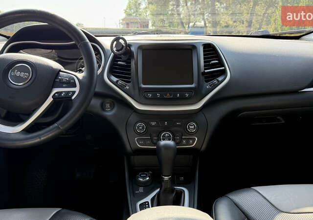 Джип Чероки 2014 в Днепре (Днепропетровске) на Automoto.ua Белый Джип Чероки, объемом двигателя 2.36 л и пробегом 359 тыс. км за 13300 $, фото 27 на Automoto.ua