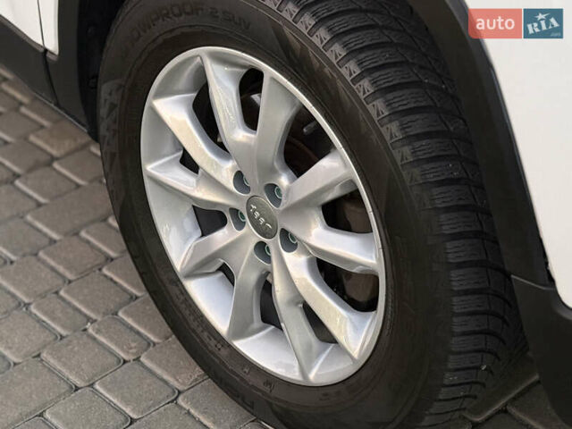 Білий Джип Cherokee, об'ємом двигуна 3.2 л та пробігом 135 тис. км за 12300 $, фото 5 на Automoto.ua