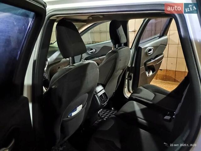 Джип Cherokee 2014 у Харкові на Automoto.ua Білий Джип Cherokee, об'ємом двигуна 2.36 л та пробігом 270 тис. км за 11000 $, фото 7 на Automoto.ua