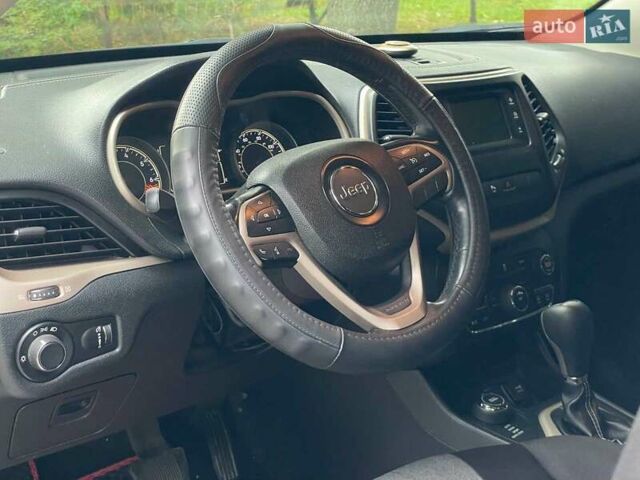 Білий Джип Cherokee, об'ємом двигуна 2.4 л та пробігом 290 тис. км за 12490 $, фото 12 на Automoto.ua