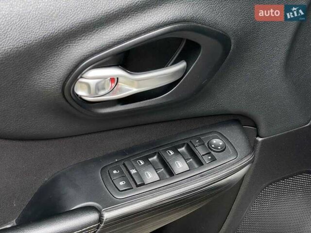 Білий Джип Cherokee, об'ємом двигуна 2.4 л та пробігом 290 тис. км за 12490 $, фото 14 на Automoto.ua
