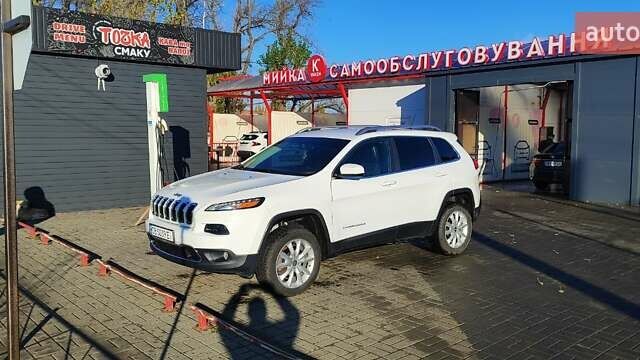 Джип Чероки 2014 в Прилуках на Automoto.ua Белый Джип Чероки, объемом двигателя 2.36 л и пробегом 98 тыс. км за 16000 $, фото 2 на Automoto.ua