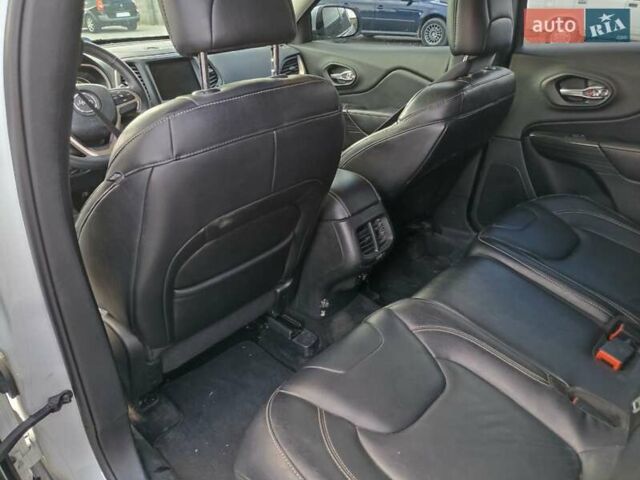 Білий Джип Cherokee, об'ємом двигуна 2.4 л та пробігом 123 тис. км за 17499 $, фото 1 на Automoto.ua