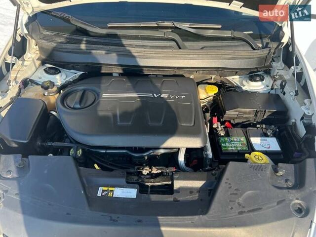 Білий Джип Cherokee, об'ємом двигуна 3.24 л та пробігом 146 тис. км за 16700 $, фото 6 на Automoto.ua