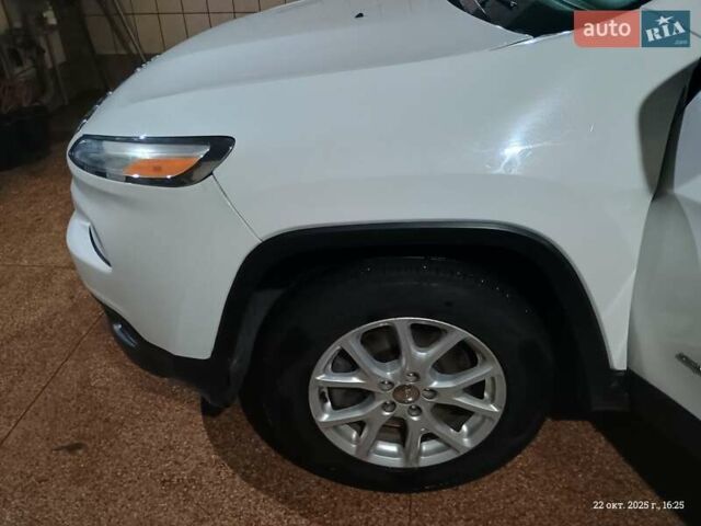 Джип Cherokee 2014 у Харкові на Automoto.ua Білий Джип Cherokee, об'ємом двигуна 2.36 л та пробігом 270 тис. км за 11000 $, фото 3 на Automoto.ua