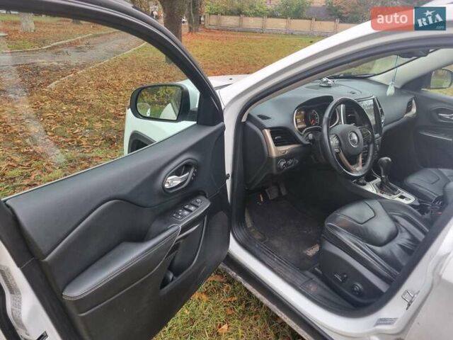 Белый Джип Чероки, объемом двигателя 3.2 л и пробегом 135 тыс. км за 13999 $, фото 3 на Automoto.ua