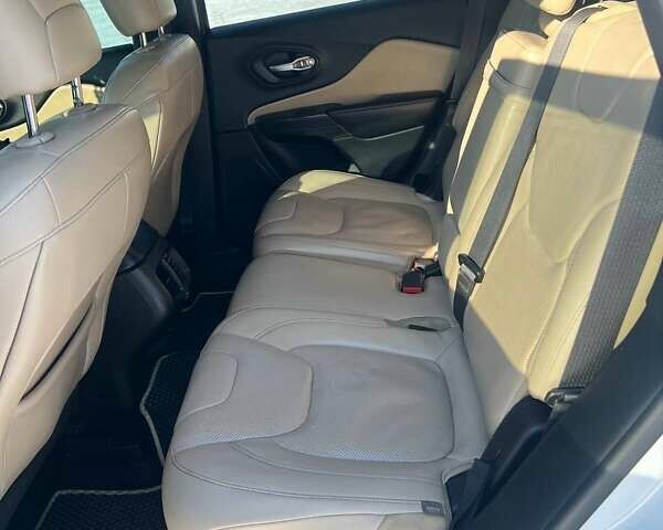 Білий Джип Cherokee, об'ємом двигуна 3.24 л та пробігом 146 тис. км за 16700 $, фото 8 на Automoto.ua