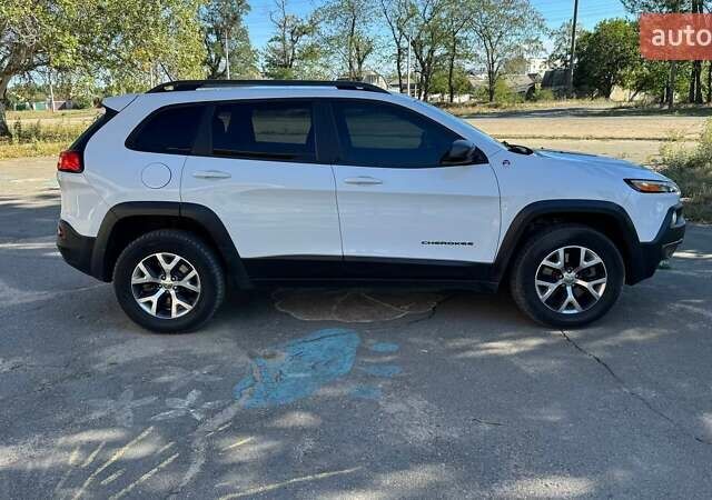 Білий Джип Cherokee, об'ємом двигуна 2.36 л та пробігом 235 тис. км за 13800 $, фото 5 на Automoto.ua