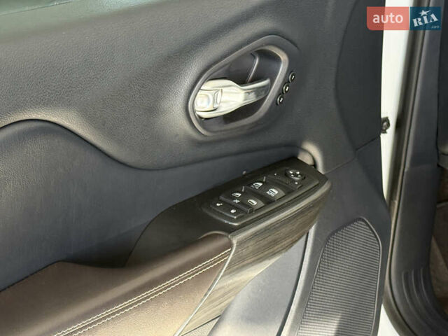 Білий Джип Cherokee, об'ємом двигуна 3.2 л та пробігом 135 тис. км за 12300 $, фото 15 на Automoto.ua