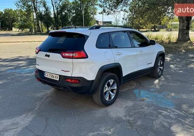 Белый Джип Чероки, объемом двигателя 2.36 л и пробегом 235 тыс. км за 13800 $, фото 7 на Automoto.ua