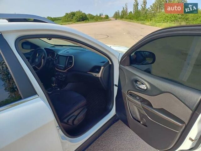 Белый Джип Чероки, объемом двигателя 3.24 л и пробегом 153 тыс. км за 14500 $, фото 9 на Automoto.ua