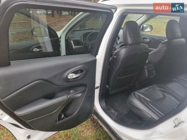 Белый Джип Чероки, объемом двигателя 3.2 л и пробегом 135 тыс. км за 13999 $, фото 1 на Automoto.ua