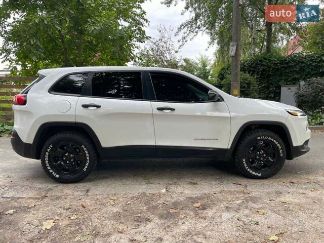 Білий Джип Cherokee, об'ємом двигуна 2.4 л та пробігом 290 тис. км за 12490 $, фото 5 на Automoto.ua