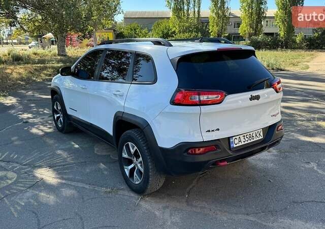 Білий Джип Cherokee, об'ємом двигуна 2.36 л та пробігом 235 тис. км за 13800 $, фото 4 на Automoto.ua