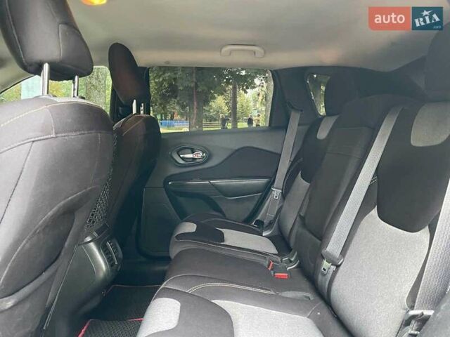 Білий Джип Cherokee, об'ємом двигуна 2.4 л та пробігом 290 тис. км за 12490 $, фото 21 на Automoto.ua