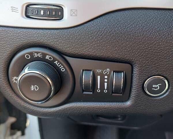 Білий Джип Cherokee, об'ємом двигуна 3.24 л та пробігом 167 тис. км за 12400 $, фото 13 на Automoto.ua