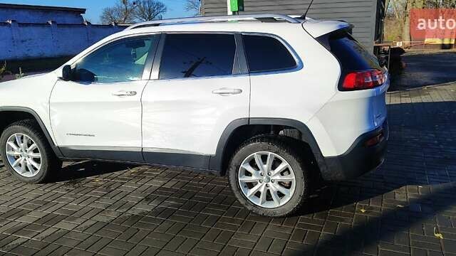 Джип Чероки 2014 в Прилуках на Automoto.ua Белый Джип Чероки, объемом двигателя 2.36 л и пробегом 98 тыс. км за 16000 $, фото 4 на Automoto.ua