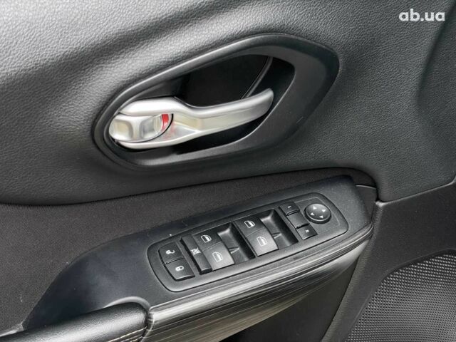 Белый Джип Чероки, объемом двигателя 2.4 л и пробегом 290 тыс. км за 12490 $, фото 14 на Automoto.ua