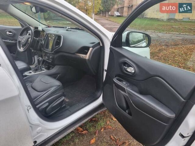 Белый Джип Чероки, объемом двигателя 3.2 л и пробегом 135 тыс. км за 13999 $, фото 2 на Automoto.ua