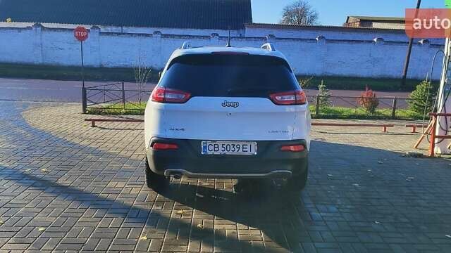 Джип Чероки 2014 в Прилуках на Automoto.ua Белый Джип Чероки, объемом двигателя 2.36 л и пробегом 98 тыс. км за 16000 $, фото 3 на Automoto.ua
