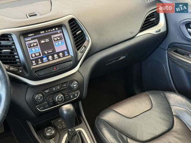 Білий Джип Cherokee, об'ємом двигуна 3.2 л та пробігом 135 тис. км за 12300 $, фото 13 на Automoto.ua