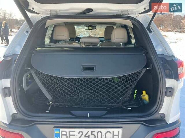 Білий Джип Cherokee, об'ємом двигуна 3.24 л та пробігом 146 тис. км за 16700 $, фото 4 на Automoto.ua