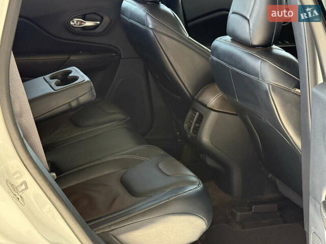 Білий Джип Cherokee, об'ємом двигуна 3.2 л та пробігом 135 тис. км за 12300 $, фото 26 на Automoto.ua