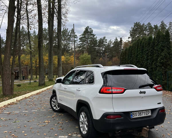 Джип Чероки 2014 в Шепетовке на Automoto.ua Белый Джип Чероки, объемом двигателя 2.36 л и пробегом 220 тыс. км за 10300 $, фото 4 на Automoto.ua