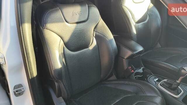 Джип Чероки 2014 в Прилуках на Automoto.ua Белый Джип Чероки, объемом двигателя 2.36 л и пробегом 98 тыс. км за 16000 $, фото 7 на Automoto.ua