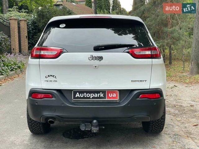 Білий Джип Cherokee, об'ємом двигуна 2.4 л та пробігом 290 тис. км за 12490 $, фото 7 на Automoto.ua