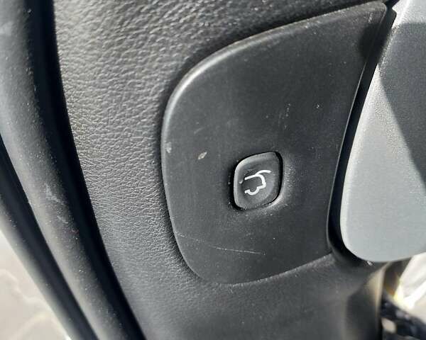 Білий Джип Cherokee, об'ємом двигуна 3.24 л та пробігом 167 тис. км за 12400 $, фото 5 на Automoto.ua