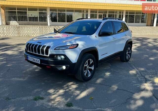 Белый Джип Чероки, объемом двигателя 2.36 л и пробегом 235 тыс. км за 13800 $, фото 2 на Automoto.ua
