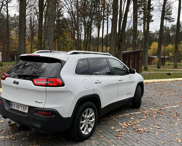 Джип Чероки 2014 в Шепетовке на Automoto.ua Белый Джип Чероки, объемом двигателя 2.36 л и пробегом 220 тыс. км за 10300 $, фото 2 на Automoto.ua
