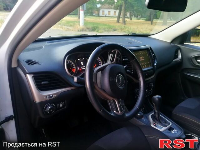 Білий Джип Cherokee, об'ємом двигуна 2.4 л та пробігом 202 тис. км за 12200 $, фото 11 на Automoto.ua