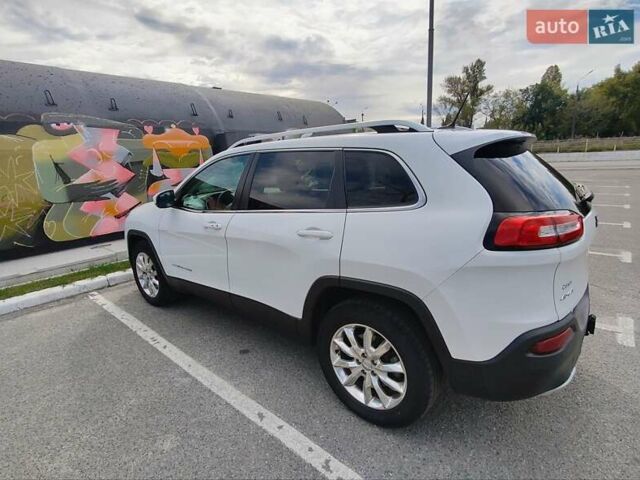 Джип Cherokee 2015 у Києві на Automoto.ua Білий Джип Cherokee, об'ємом двигуна 3.24 л та пробігом 148 тис. км за 13800 $, фото 2 на Automoto.ua