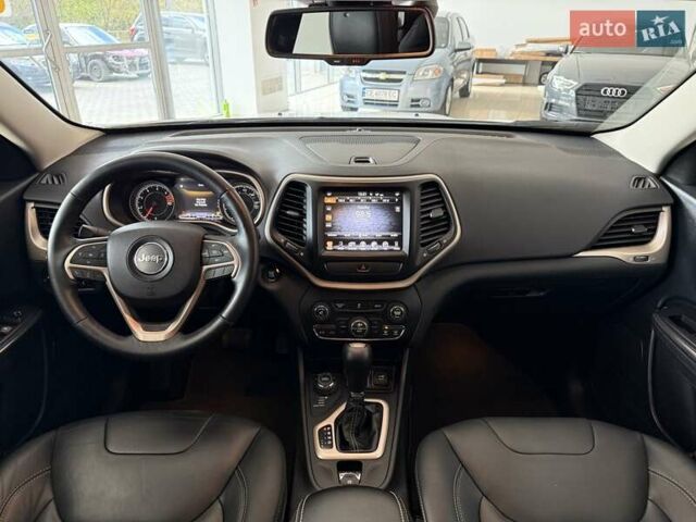 Джип Чероки 2015 в Черновцах на Automoto.ua Белый Джип Чероки, объемом двигателя 2.36 л и пробегом 123 тыс. км за 12990 $, фото 28 на Automoto.ua