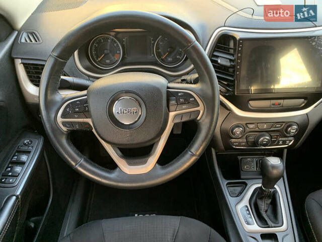 Білий Джип Cherokee, об'ємом двигуна 2.36 л та пробігом 297 тис. км за 9650 $, фото 24 на Automoto.ua