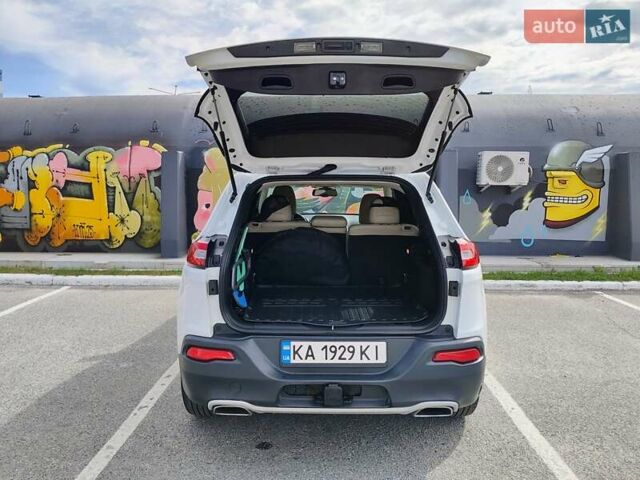 Джип Cherokee 2015 у Києві на Automoto.ua Білий Джип Cherokee, об'ємом двигуна 3.24 л та пробігом 148 тис. км за 13800 $, фото 3 на Automoto.ua