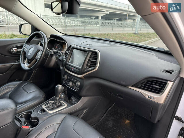 Белый Джип Чероки, объемом двигателя 3.24 л и пробегом 200 тыс. км за 12990 $, фото 18 на Automoto.ua