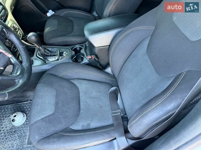 Білий Джип Cherokee, об'ємом двигуна 2.36 л та пробігом 260 тис. км за 4500 $, фото 12 на Automoto.ua