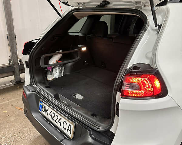 Білий Джип Cherokee, об'ємом двигуна 2.36 л та пробігом 260 тис. км за 11000 $, фото 20 на Automoto.ua