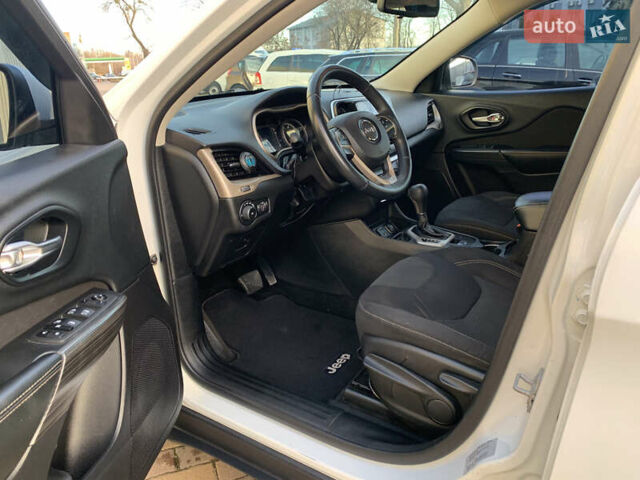 Білий Джип Cherokee, об'ємом двигуна 2.36 л та пробігом 297 тис. км за 9650 $, фото 18 на Automoto.ua
