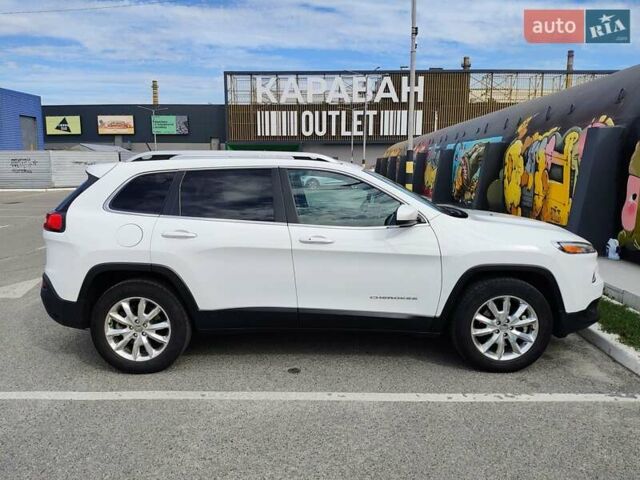 Джип Cherokee 2015 у Києві на Automoto.ua Білий Джип Cherokee, об'ємом двигуна 3.24 л та пробігом 148 тис. км за 13800 $, фото 7 на Automoto.ua