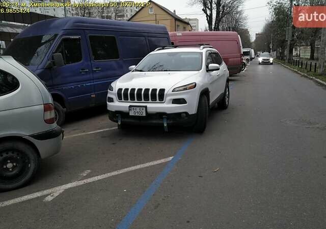Джип Cherokee 2015 у Хмельницькому на Automoto.ua Білий Джип Cherokee, об'ємом двигуна 3.24 л та пробігом 202 тис. км за 14500 $, фото 4 на Automoto.ua
