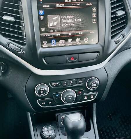 Білий Джип Cherokee, об'ємом двигуна 3.2 л та пробігом 154 тис. км за 15350 $, фото 8 на Automoto.ua