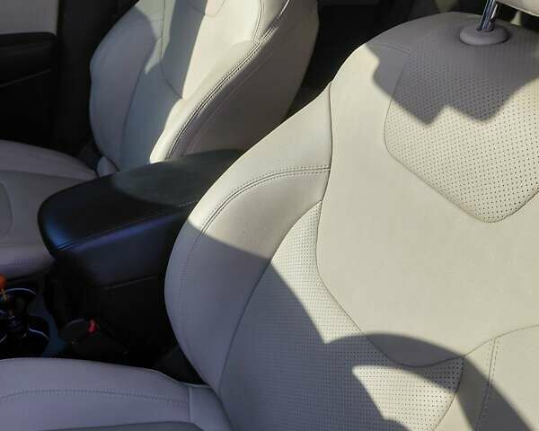 Білий Джип Cherokee, об'ємом двигуна 3.2 л та пробігом 97 тис. км за 15200 $, фото 6 на Automoto.ua
